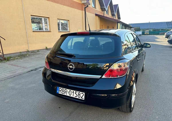 Opel Astra cena 16900 przebieg: 138000, rok produkcji 2010 z Brzozów małe 301